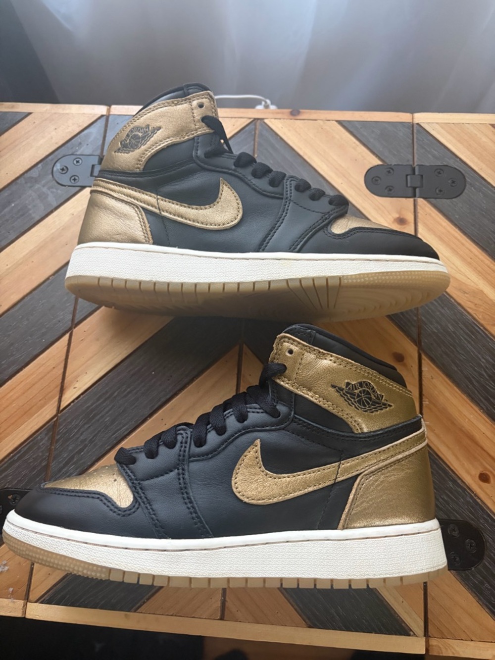 Nike Air Jordan 1 Retro High Black & Gold